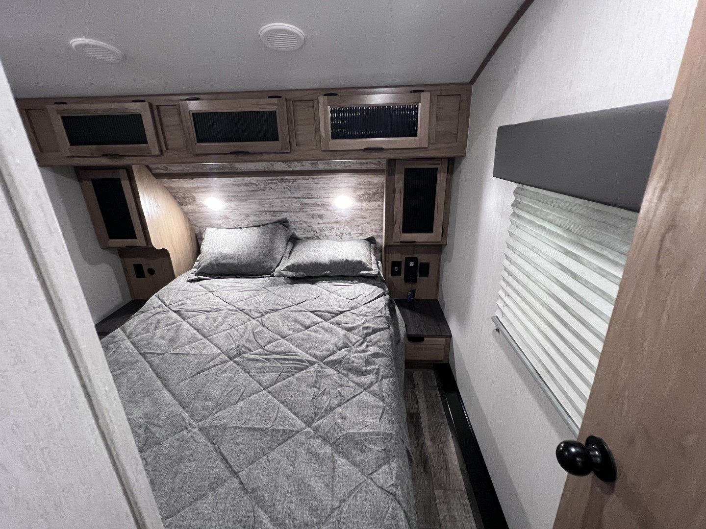 Roughrider RVs. 2024 Cherokee Arctic Wolf 27SGS