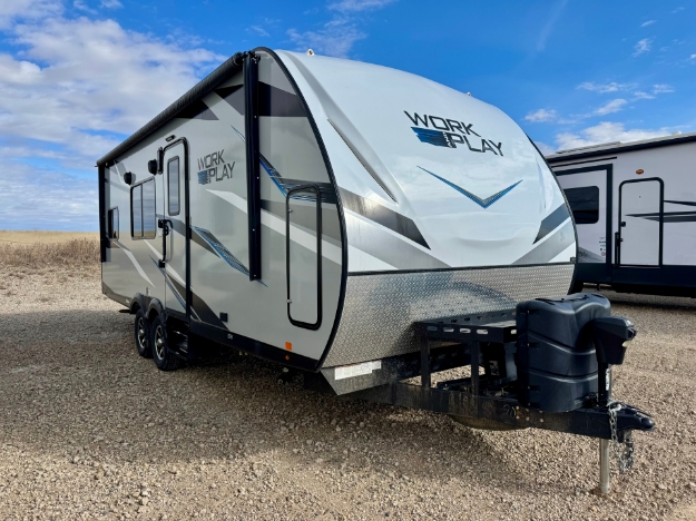 2022-work-and-play-m-21lt