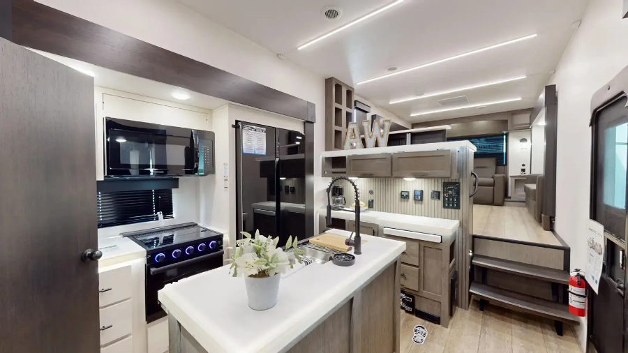 Just Announced: 2025 Arctic Wolf 3950 SUITE – Coming Soon to Roughrider RVs!