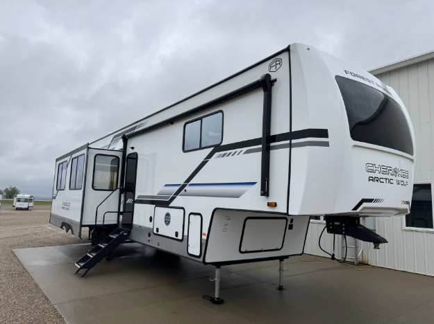 2025 Cherokee Arctic Wolf 3800DECK