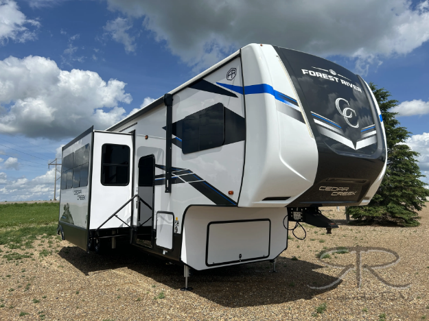 2025 Cedar Creek 381MUD