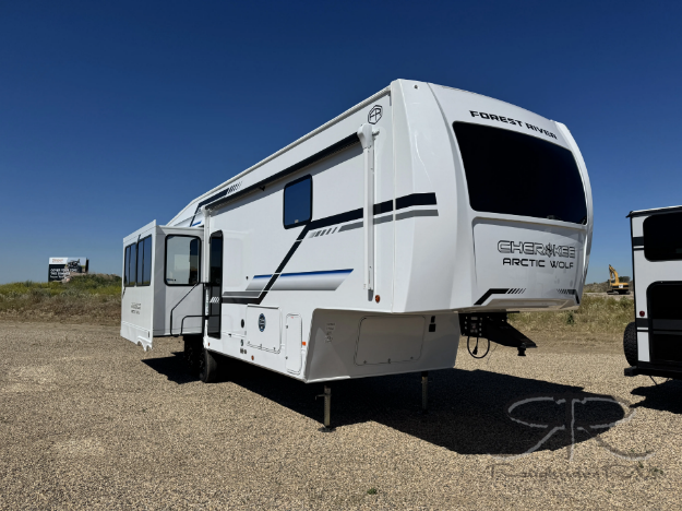 2026 Cherokee Arctic Wolf 3250 Suite
